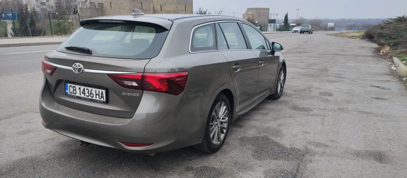 Toyota Avensis 2.0 D4D, снимка 4 - Автомобили и джипове - 49402707