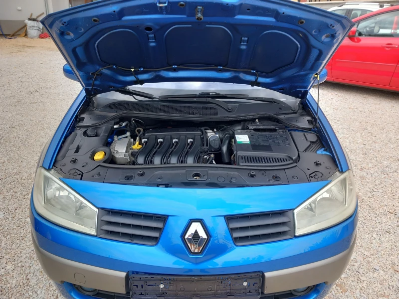 Renault Megane 1.6i Автоматик AC, снимка 15 - Автомобили и джипове - 52216575