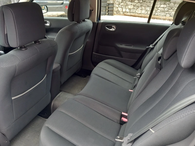 Renault Megane 1.6i Автоматик AC, снимка 11 - Автомобили и джипове - 52216575