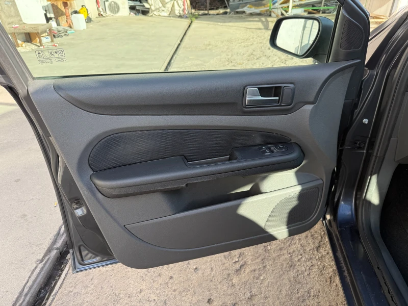 Ford Focus 1.8TDCI 116кс КЛИМАТРОНИК, снимка 14 - Автомобили и джипове - 52395615