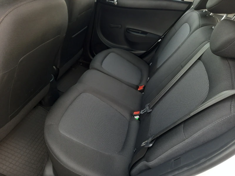 Hyundai I20 1.3i, снимка 7 - Автомобили и джипове - 52539405