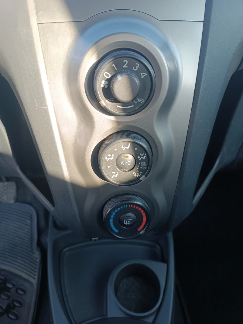 Toyota Yaris 1, 0 бензин, ЛИЗИНГ , снимка 10 - Автомобили и джипове - 53172298