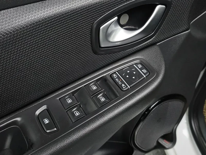 Renault Clio  Iconic 9, 189.20   Крайна цена до България Базова, снимка 16 - Автомобили и джипове - 55652352