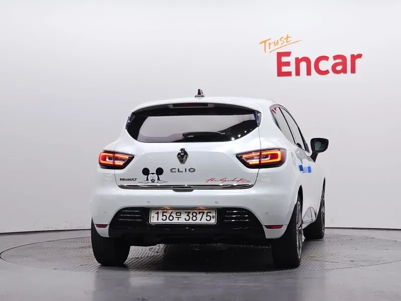 Renault Clio  Iconic 9, 189.20   Крайна цена до България Базова, снимка 4 - Автомобили и джипове - 55652352