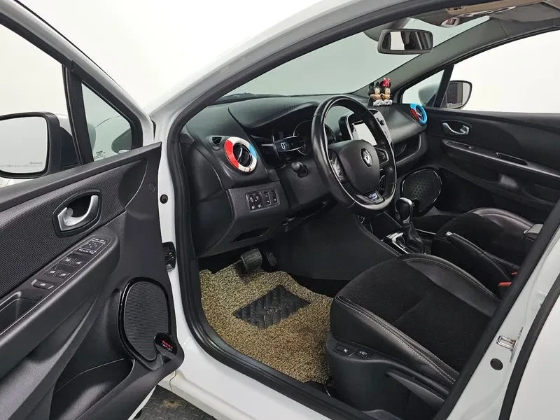 Renault Clio  Iconic 9, 189.20   Крайна цена до България Базова, снимка 10 - Автомобили и джипове - 55652352
