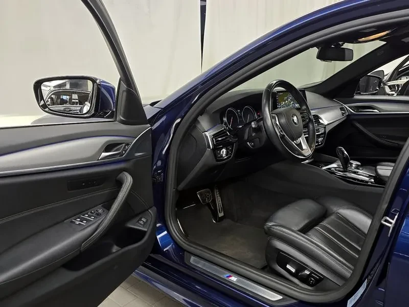 BMW 530 I xDrive M Sports, снимка 10 - Автомобили и джипове - 55832801