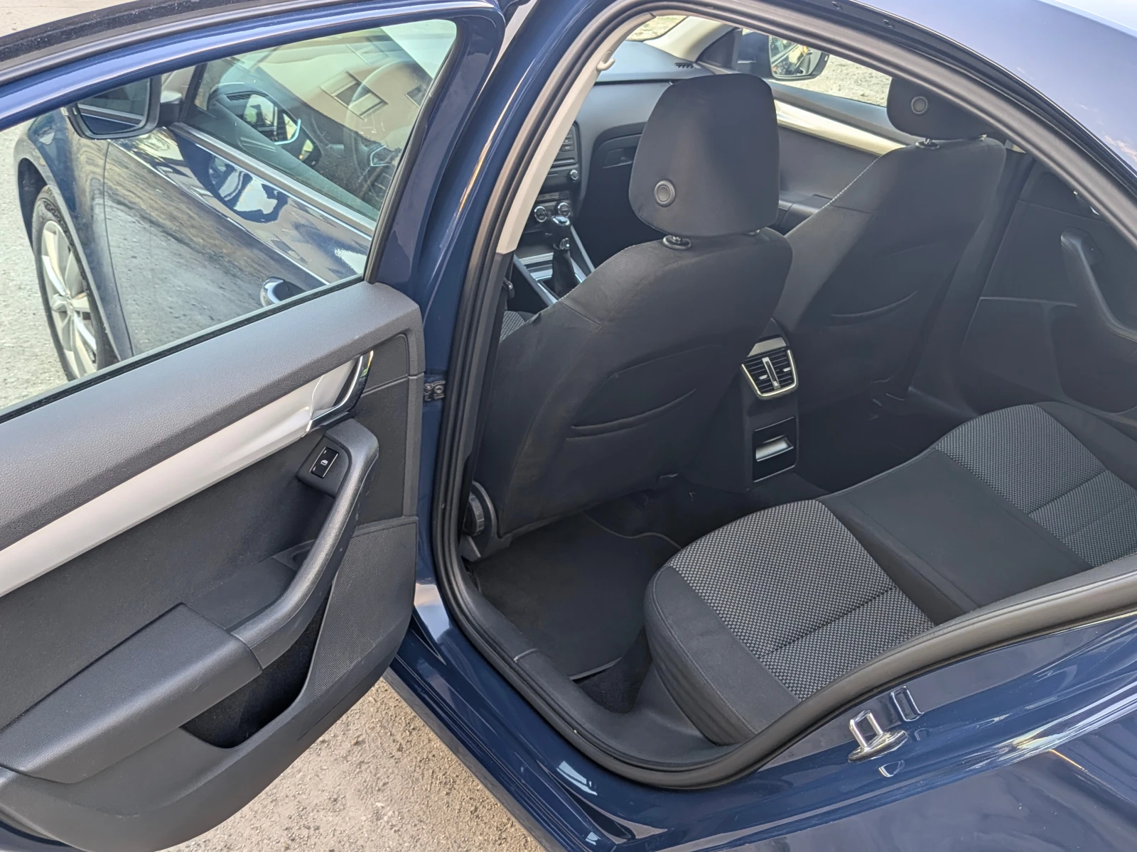 Skoda Octavia * * 1.6TDI* * LIFTBACK* * РЪЧКА* * НОВА!* * МАЛКИЯ - изображение 9