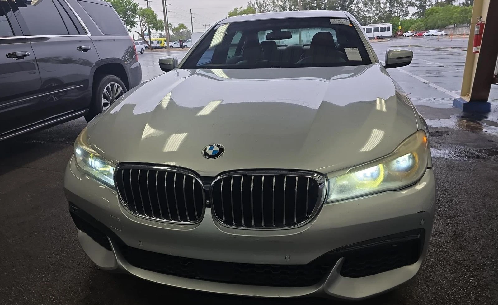 BMW 750 M* SPORT* XDRIVE* ДИГИТАЛНО* ТАБЛО* МАСАЖ* 360КАМЕ - изображение 2
