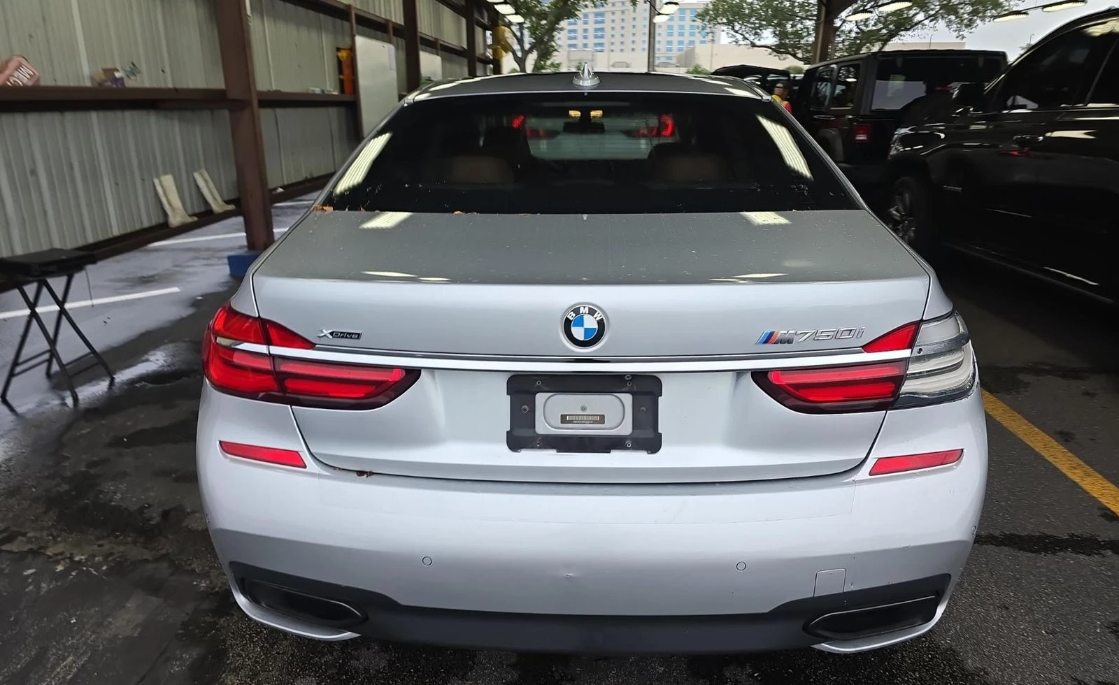 BMW 750 M* SPORT* XDRIVE* ДИГИТАЛНО* ТАБЛО* МАСАЖ* 360КАМЕ - изображение 4