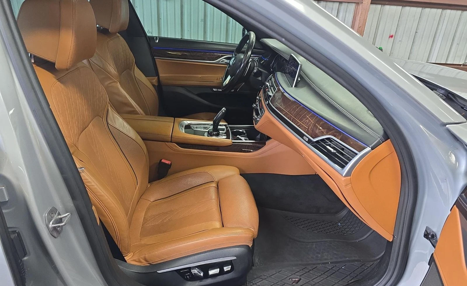 BMW 750 M* SPORT* XDRIVE* ДИГИТАЛНО* ТАБЛО* МАСАЖ* 360КАМЕ - изображение 9