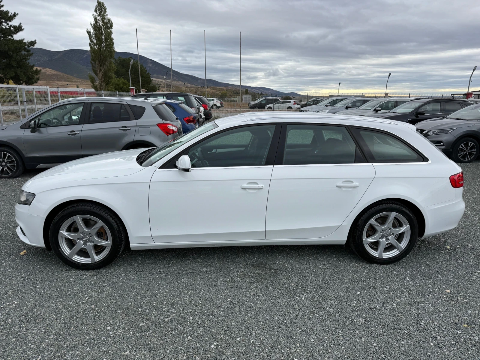 Audi A4 (KATO НОВА) - изображение 10