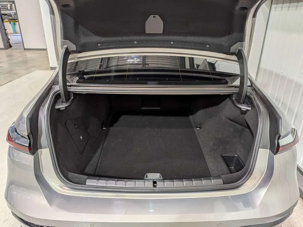 BMW i7 SKY LOUNGE| BOWERS & WILKINS| SWAROWSKI| МАСАЖ| , снимка 5 - Автомобили и джипове - 54069156