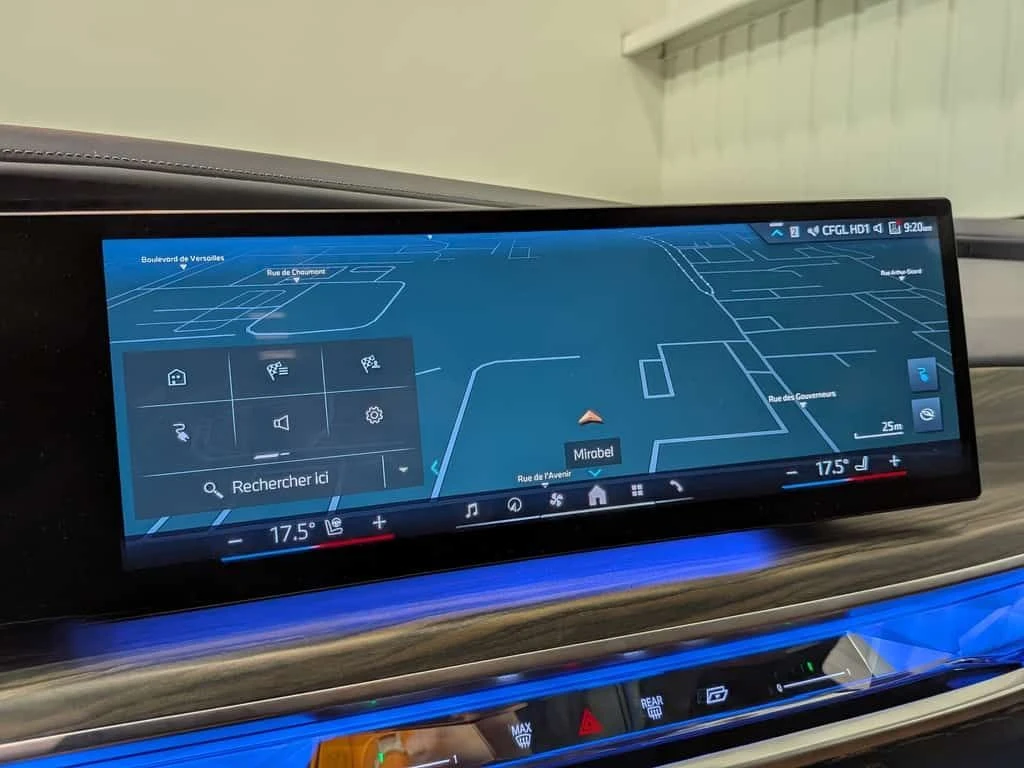 BMW i7 SKY LOUNGE| BOWERS & WILKINS| SWAROWSKI| МАСАЖ| , снимка 10 - Автомобили и джипове - 54069156