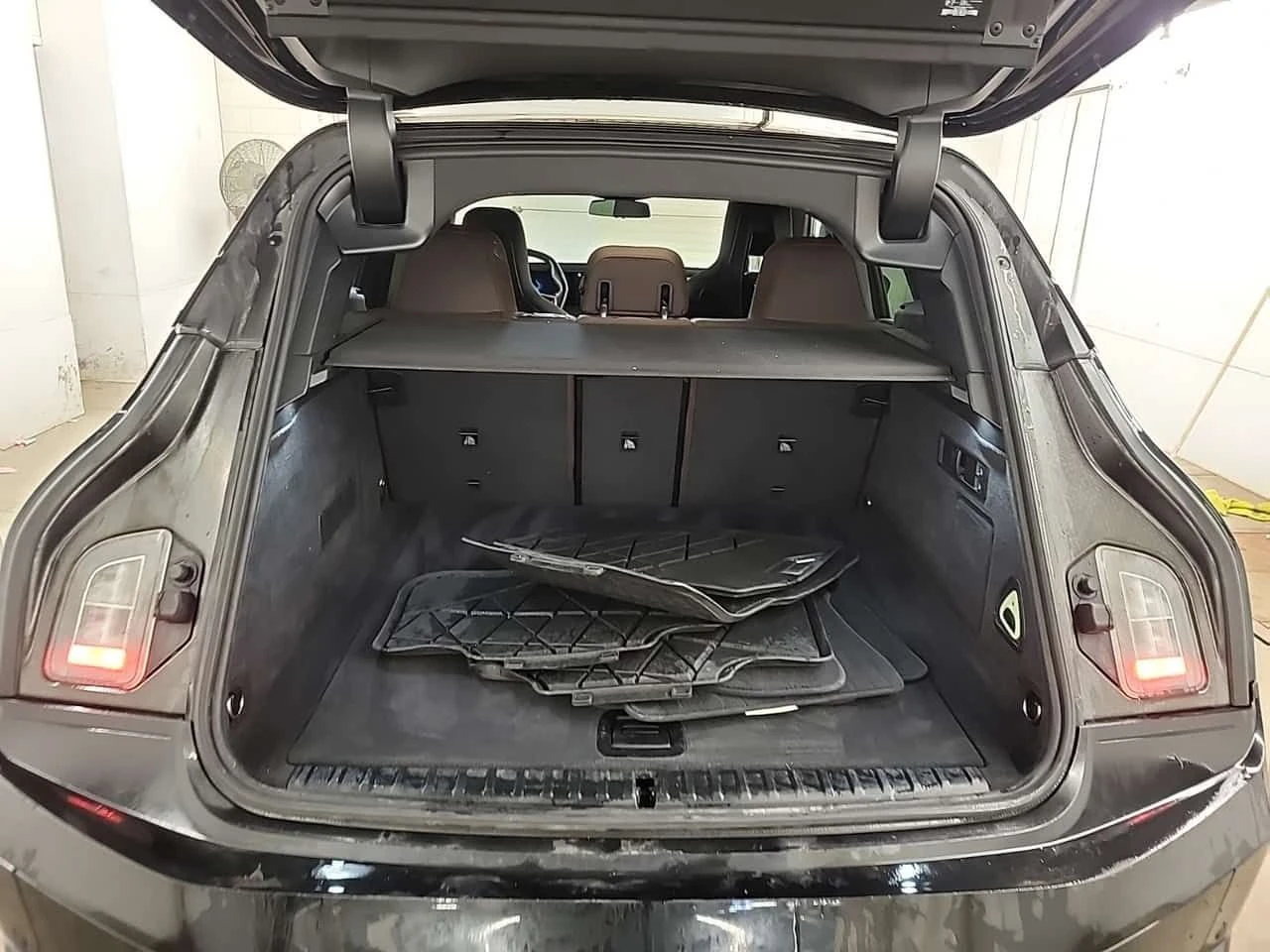 BMW iX XDRIVE40| HUD| PANO| 360| CARFAX| 2 КЛЮЧА| , снимка 14 - Автомобили и джипове - 54084941