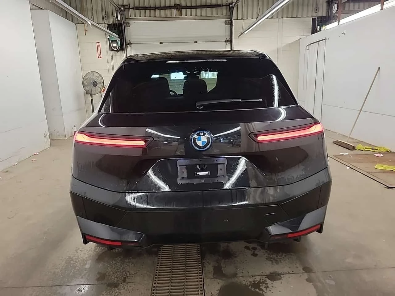 BMW iX XDRIVE40| HUD| PANO| 360| CARFAX| 2 КЛЮЧА| , снимка 7 - Автомобили и джипове - 54084941