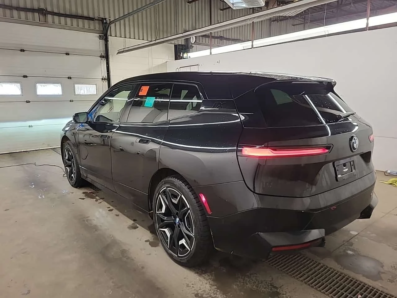 BMW iX XDRIVE40| HUD| PANO| 360| CARFAX| 2 КЛЮЧА| , снимка 4 - Автомобили и джипове - 54084941