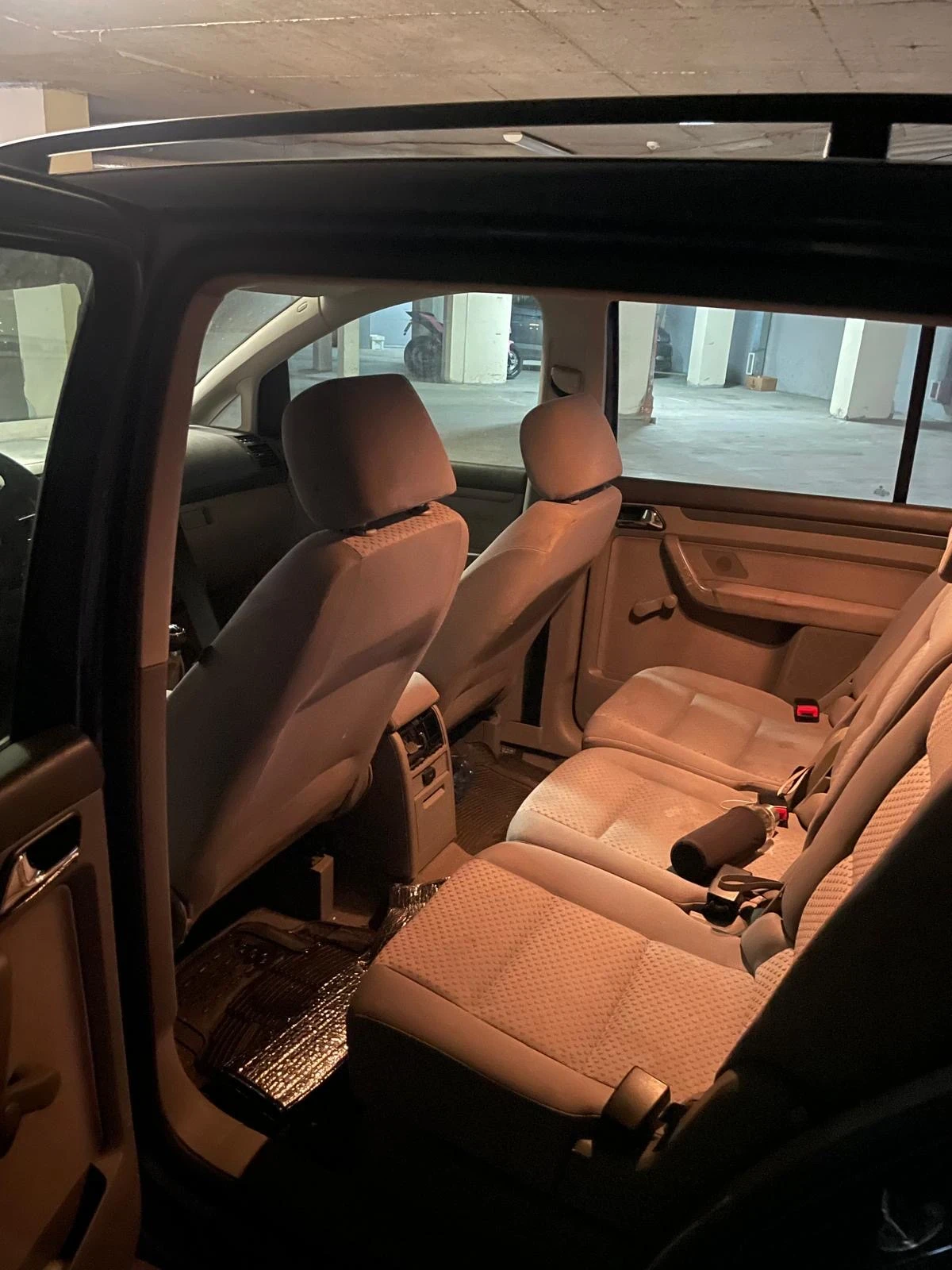 VW Touran Газ/бензин, снимка 5 - Автомобили и джипове - 54296497