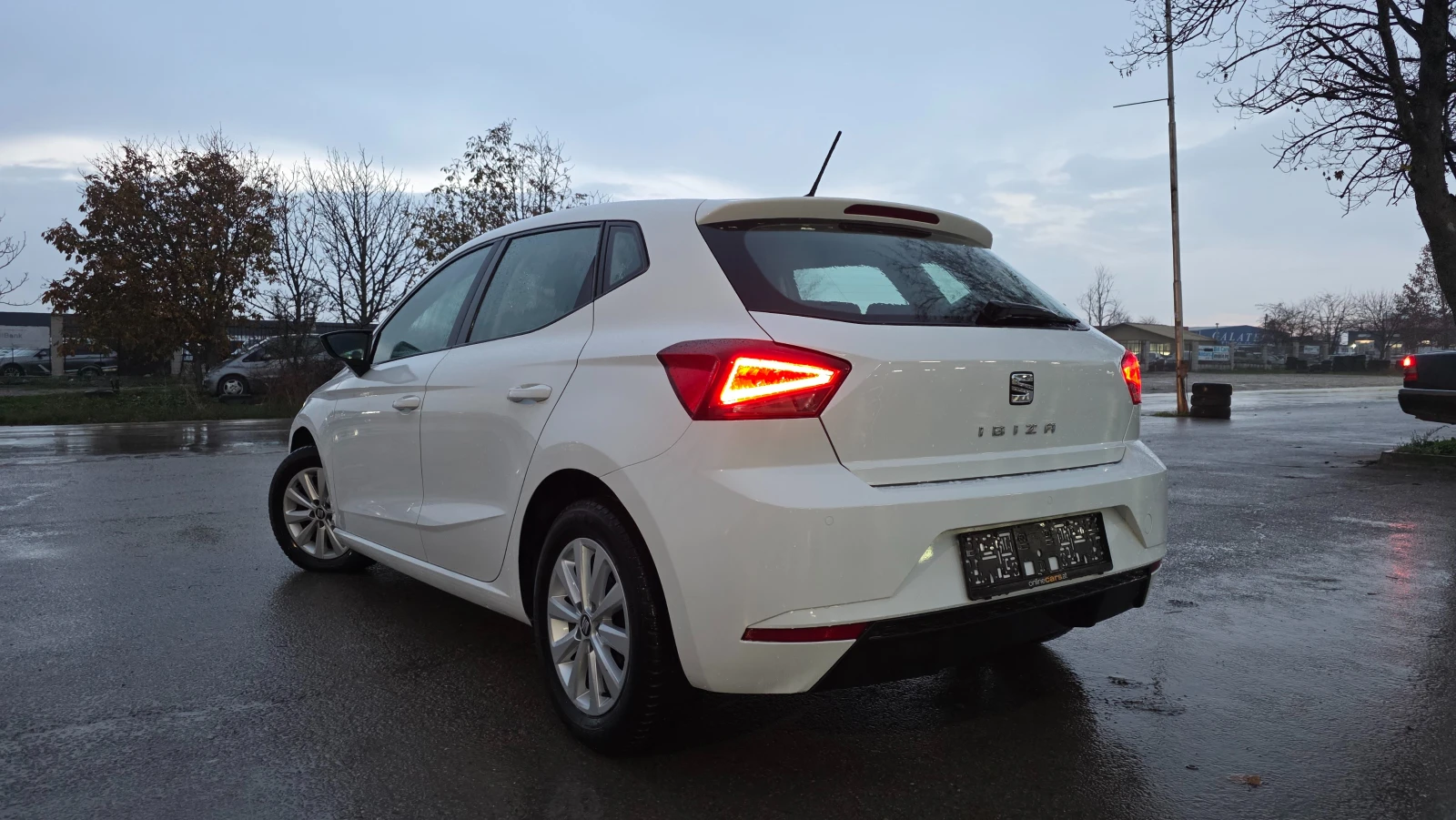 Seat Ibiza ЧИСТО НОВА, снимка 5 - Автомобили и джипове - 54392467