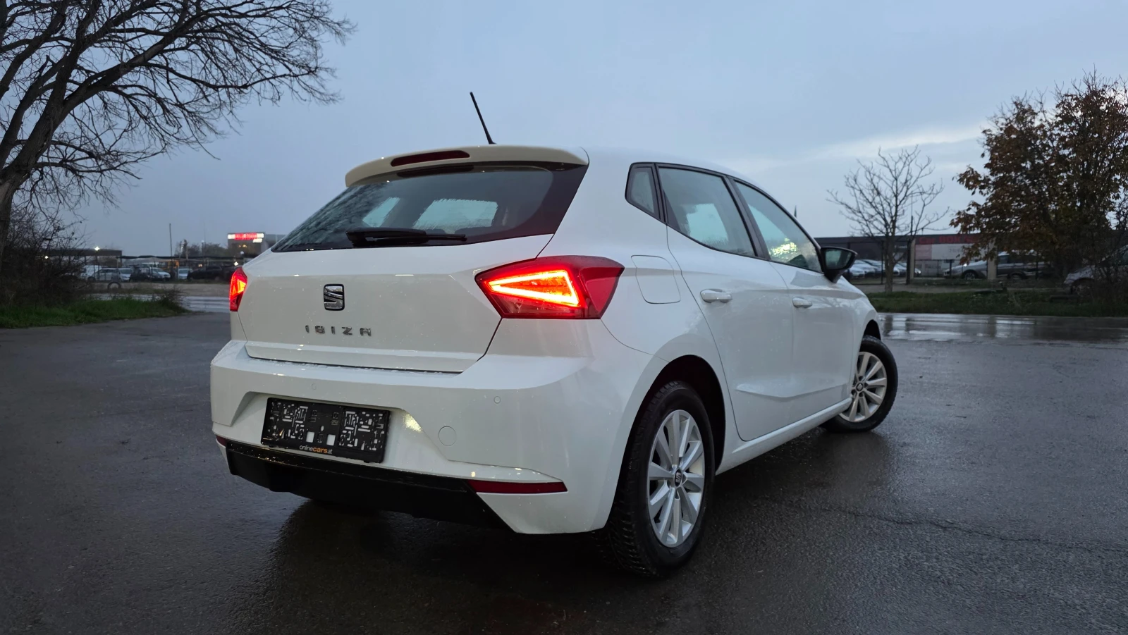 Seat Ibiza ЧИСТО НОВА, снимка 4 - Автомобили и джипове - 54392467