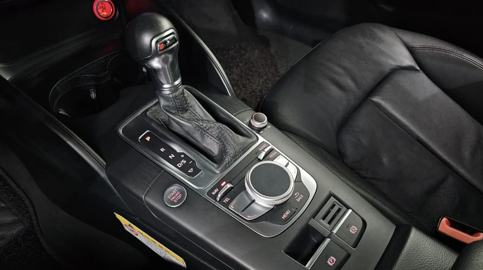 Audi A3 2.0 TDI S-line / ПАНОРАМА / КАМЕРА, снимка 8 - Автомобили и джипове - 54912585