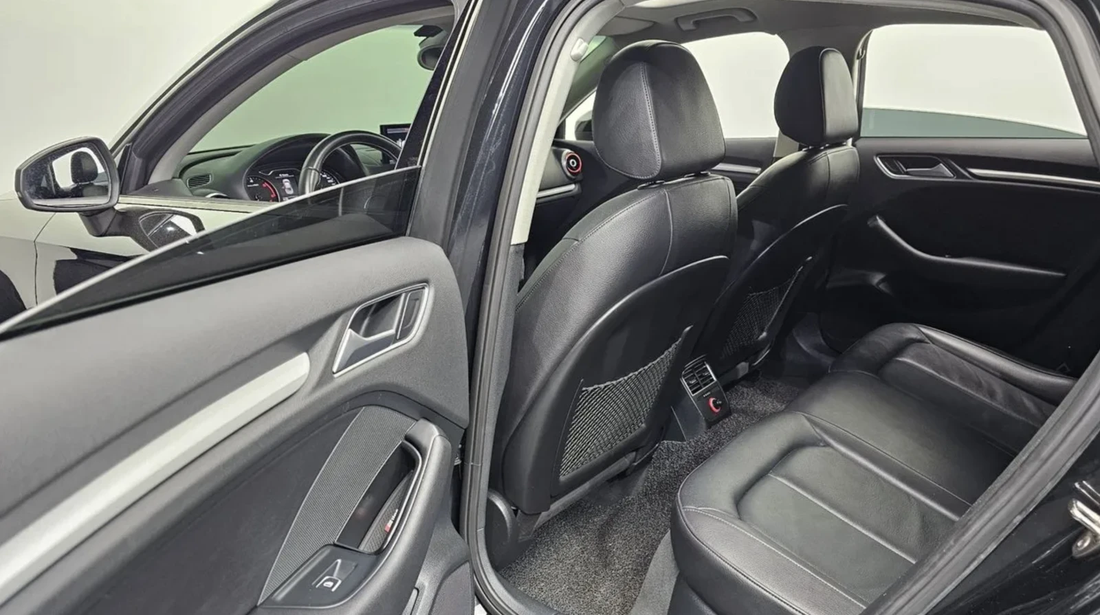 Audi A3 2.0 TDI S-line / ПАНОРАМА / КАМЕРА, снимка 10 - Автомобили и джипове - 54912585