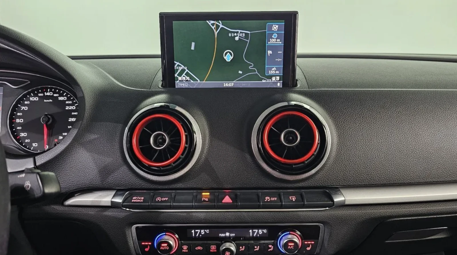 Audi A3 2.0 TDI S-line / ПАНОРАМА / КАМЕРА, снимка 17 - Автомобили и джипове - 54912585