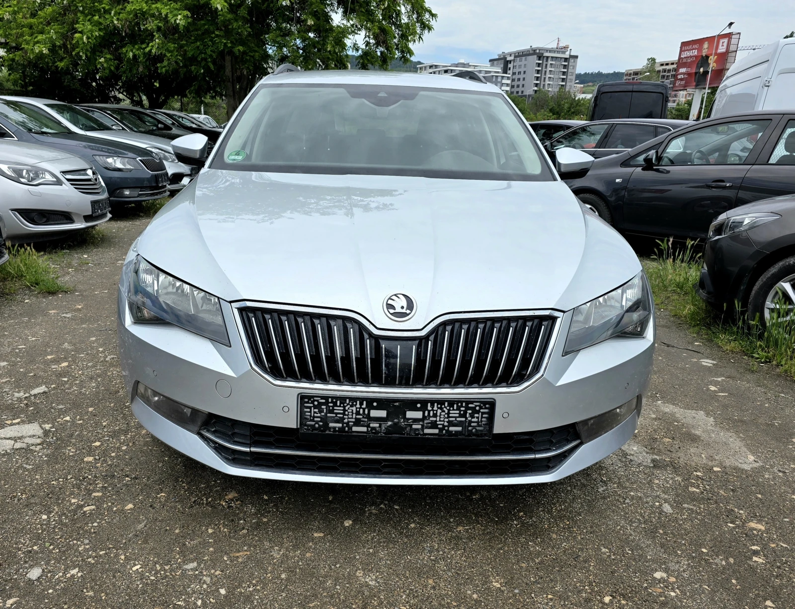 Skoda Superb КАТО НОВ/DISTRONIK/2.0tdi/150hp, снимка 2 - Автомобили и джипове - 55198516