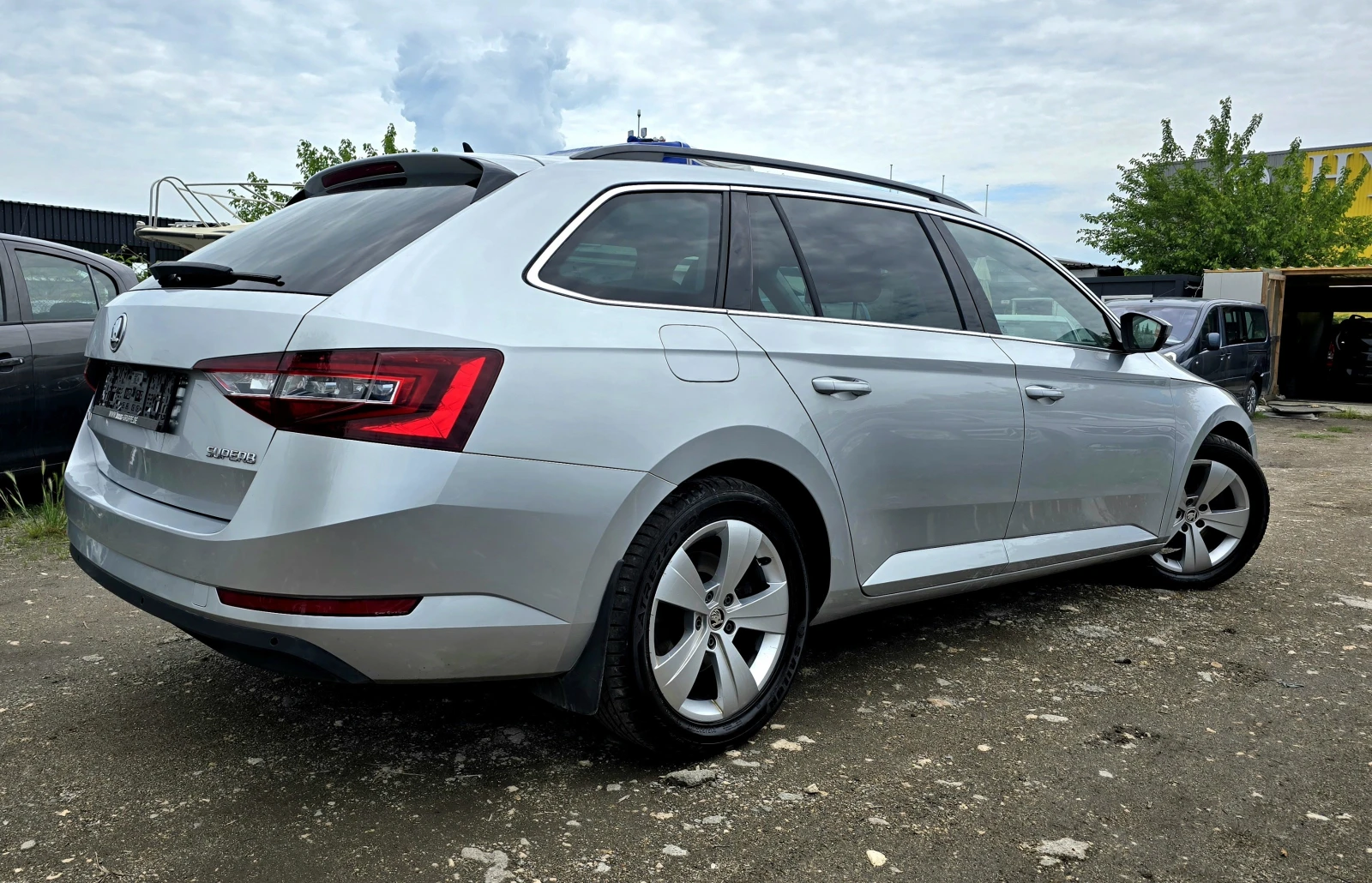 Skoda Superb КАТО НОВ/DISTRONIK/2.0tdi/150hp, снимка 4 - Автомобили и джипове - 55198516