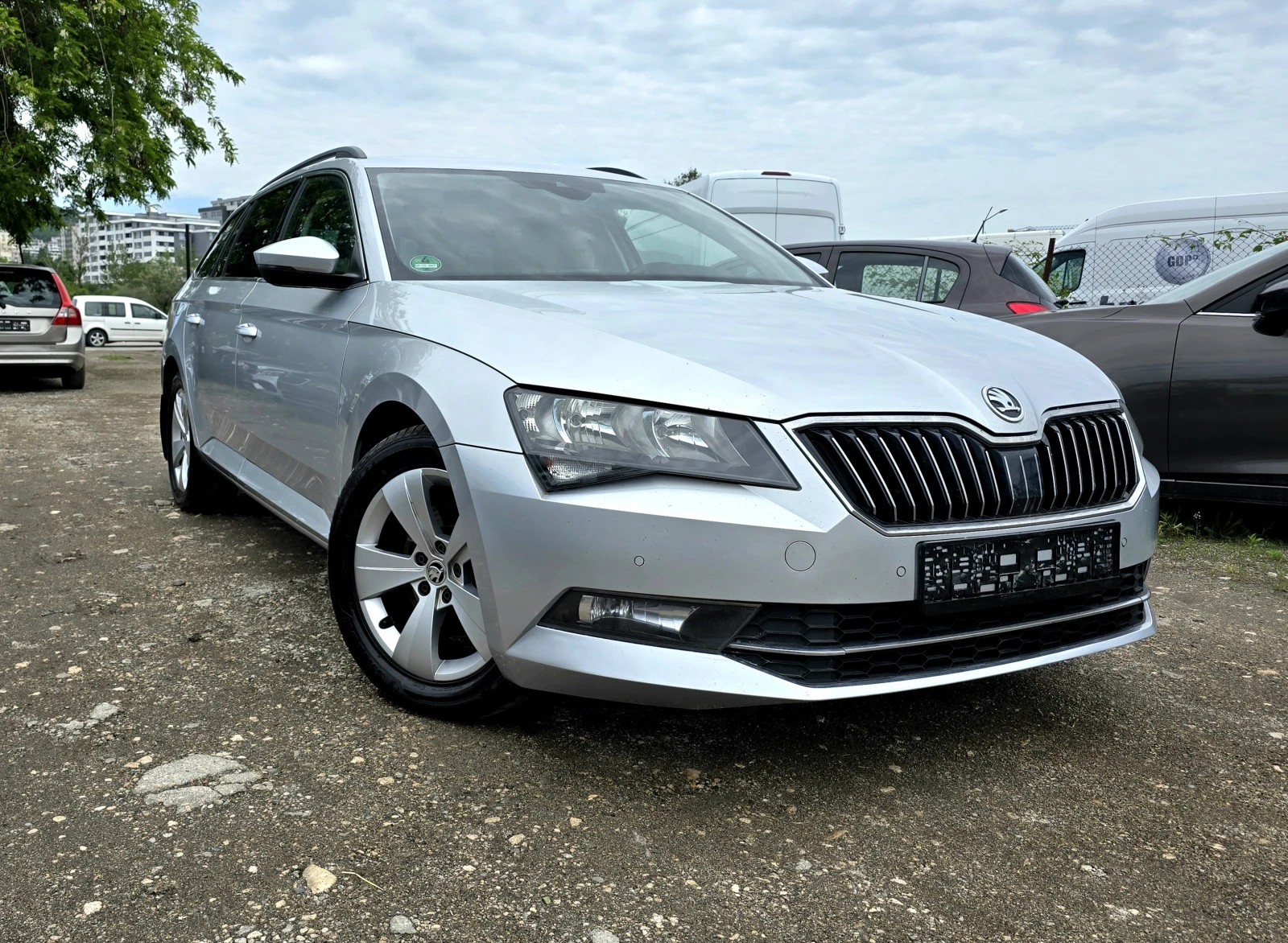 Skoda Superb КАТО НОВ/DISTRONIK/2.0tdi/150hp, снимка 3 - Автомобили и джипове - 55198516