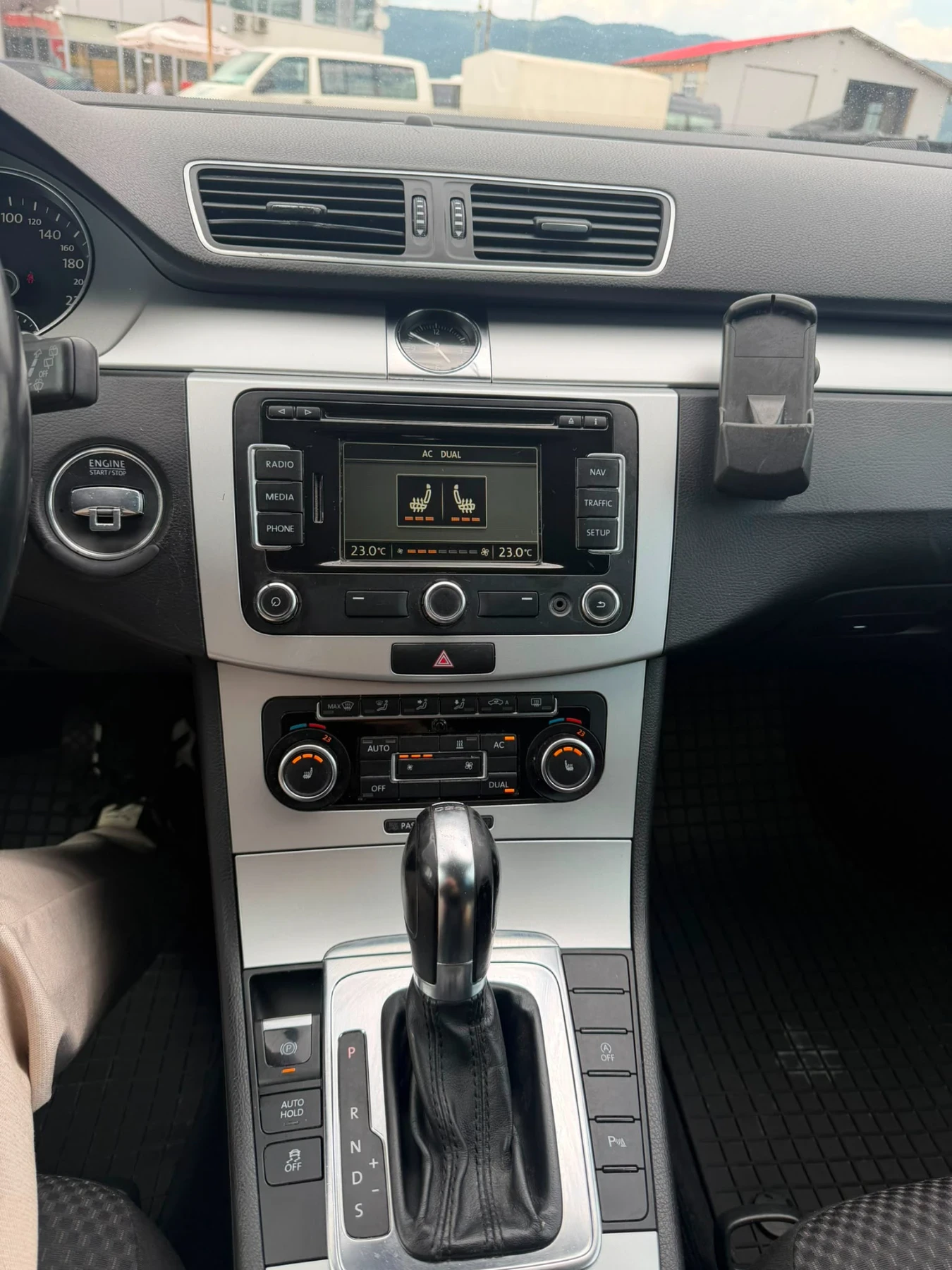VW Passat 2.0 TDi, снимка 6 - Автомобили и джипове - 55326117