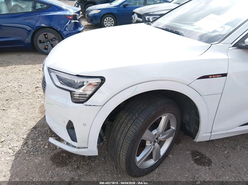 Audi E-Tron Premium Plus, снимка 6 - Автомобили и джипове - 55534769