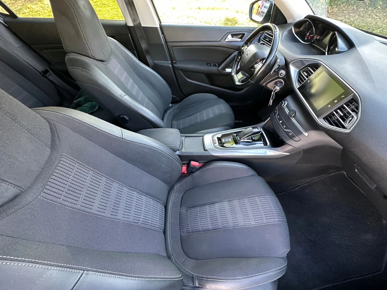 Peugeot 308 1.5 Дизел 8 СКОРОСТИ , снимка 12 - Автомобили и джипове - 55591473