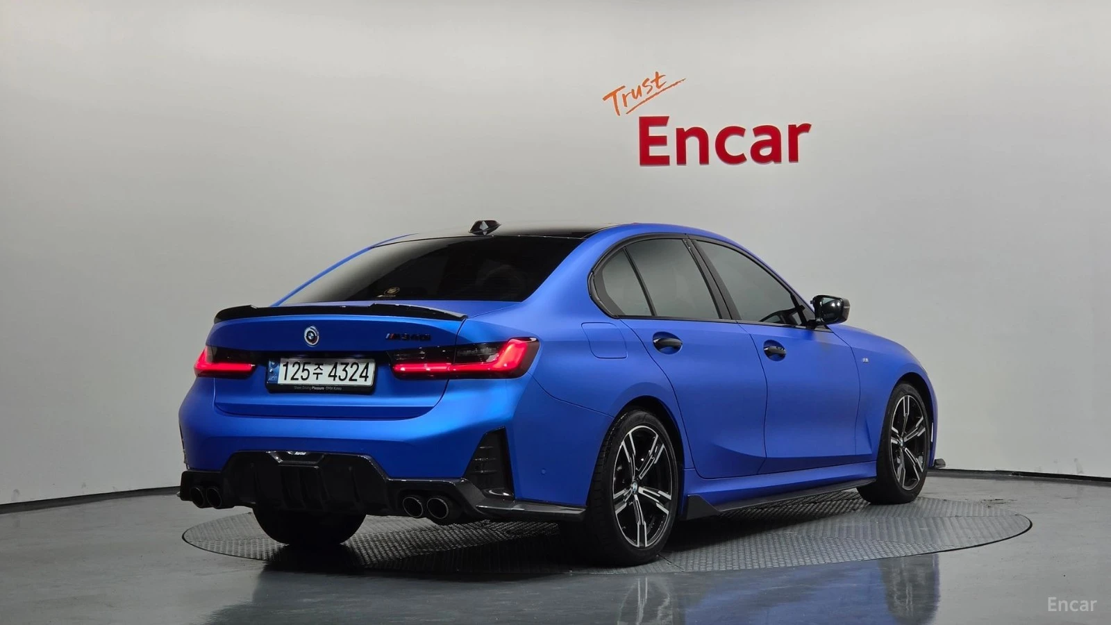 BMW 320 M SPORT* HUD* КАРБОН* КОЖА* ПАНО* НАВИ* АВТОКРЕДИТ, снимка 2 - Автомобили и джипове - 55643062