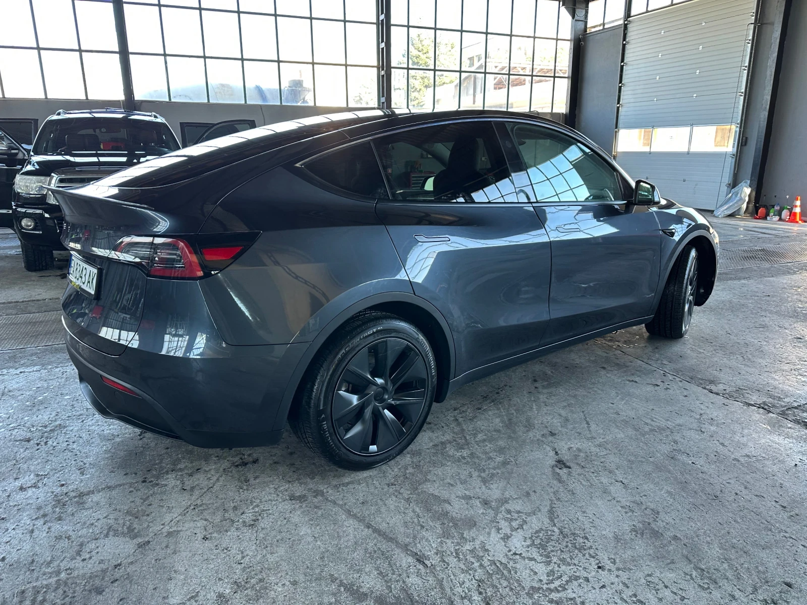 Tesla Model Y Long range , снимка 5 - Автомобили и джипове - 56125319