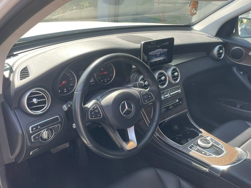 Mercedes-Benz GLC 220 d 4Matic, снимка 11 - Автомобили и джипове - 47714675