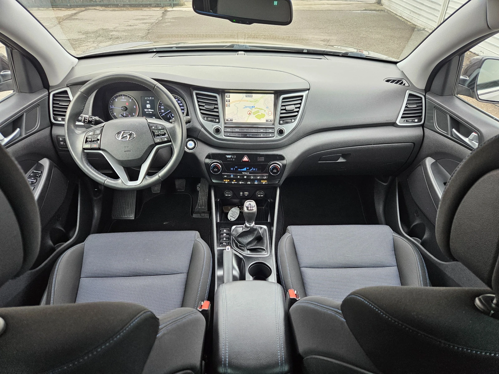 Hyundai Tucson 1.7CRDI/116k.c/ACC/LED/NAVI/БЛУТУТ/EURO 6B/ТОП - изображение 10