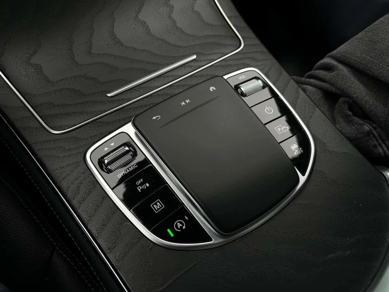 Mercedes-Benz GLC 300 * CARFAX * Дистроник* 360 Камери* , снимка 12 - Автомобили и джипове - 53827651