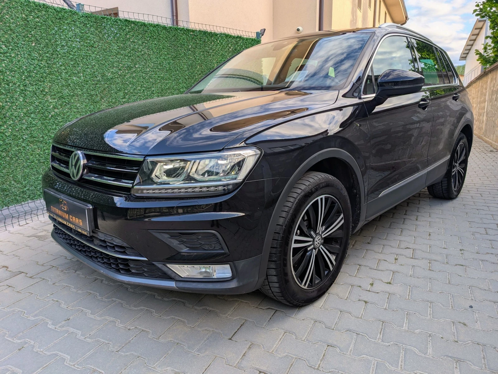 VW Tiguan 2.0TDI 190кс.* 4x4* HeadUp* 360 камери* Мемори