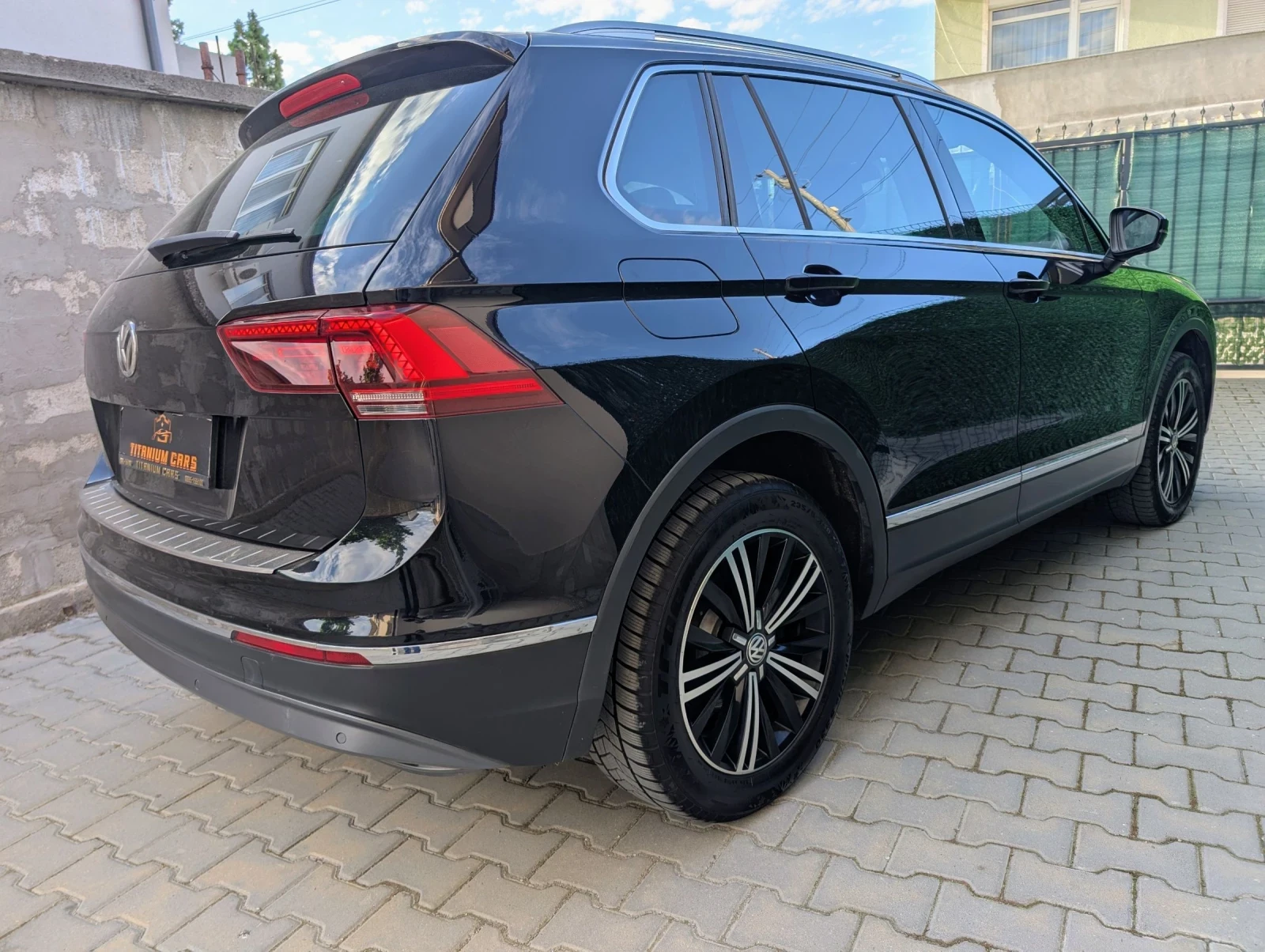 VW Tiguan 2.0TDI 190кс.* 4x4* HeadUp* 360 камери* Обслужен, снимка 5 - Автомобили и джипове - 54518834