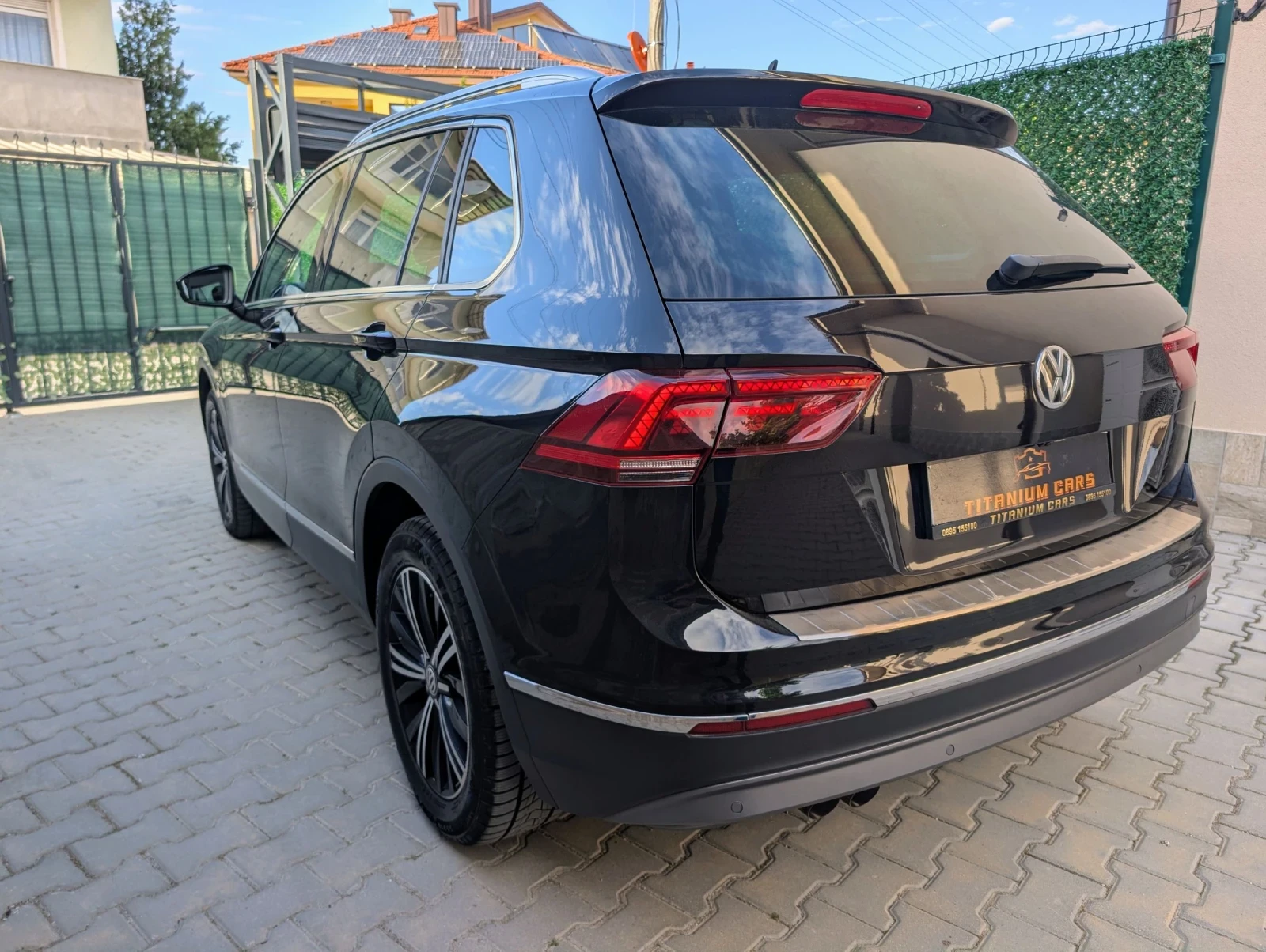 VW Tiguan 2.0TDI 190кс.* 4x4* HeadUp* 360 камери* Обслужен, снимка 4 - Автомобили и джипове - 54518834