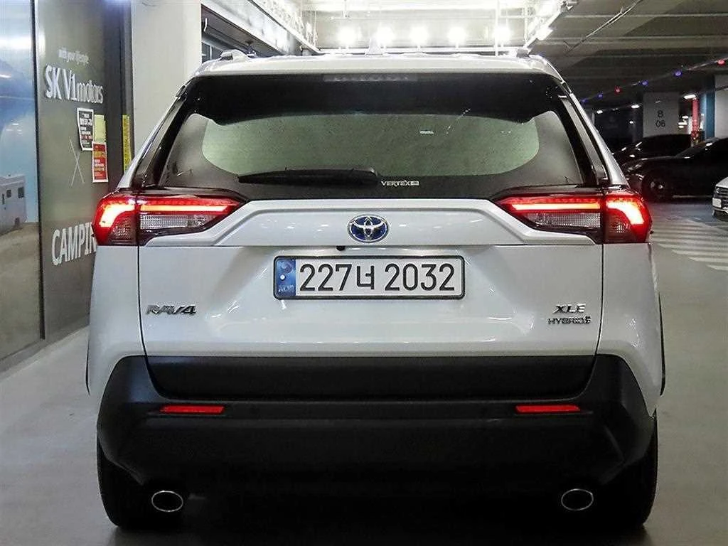 Toyota Rav4 * XLE* HYBRID* AWD* DIS* BLIND* SPOT* LANE* ASSIST, снимка 4 - Автомобили и джипове - 54700621