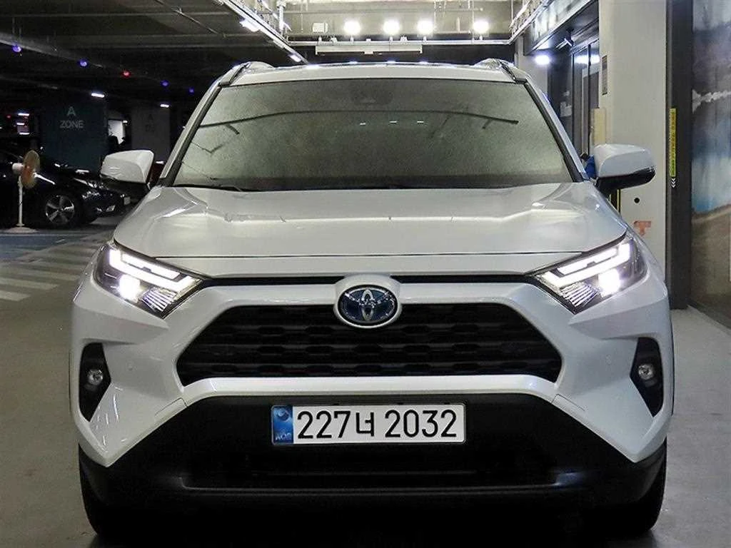 Toyota Rav4 * XLE* HYBRID* AWD* DIS* BLIND* SPOT* LANE* ASSIST, снимка 2 - Автомобили и джипове - 54700621