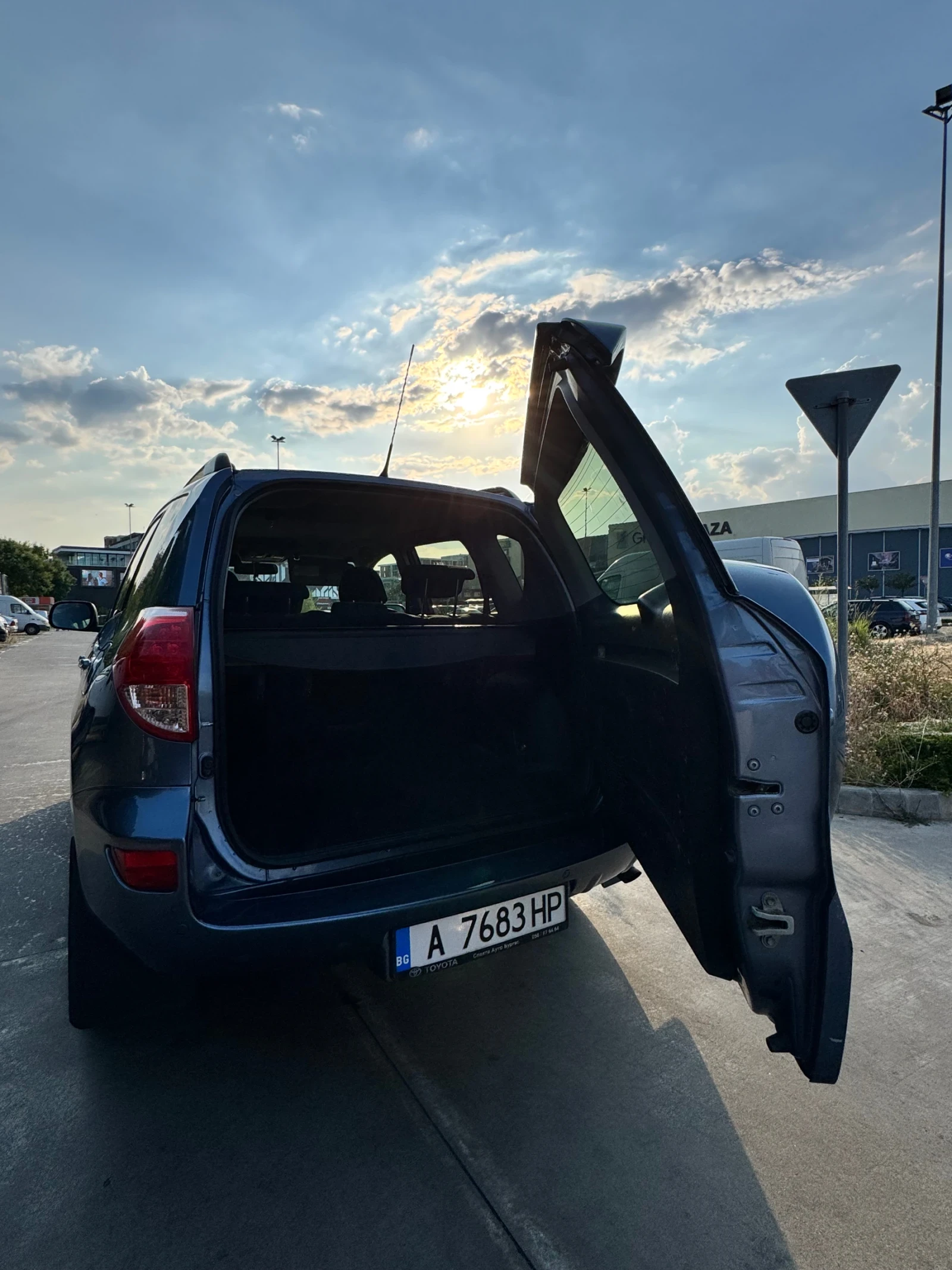 Toyota Rav4, снимка 8 - Автомобили и джипове - 55589119