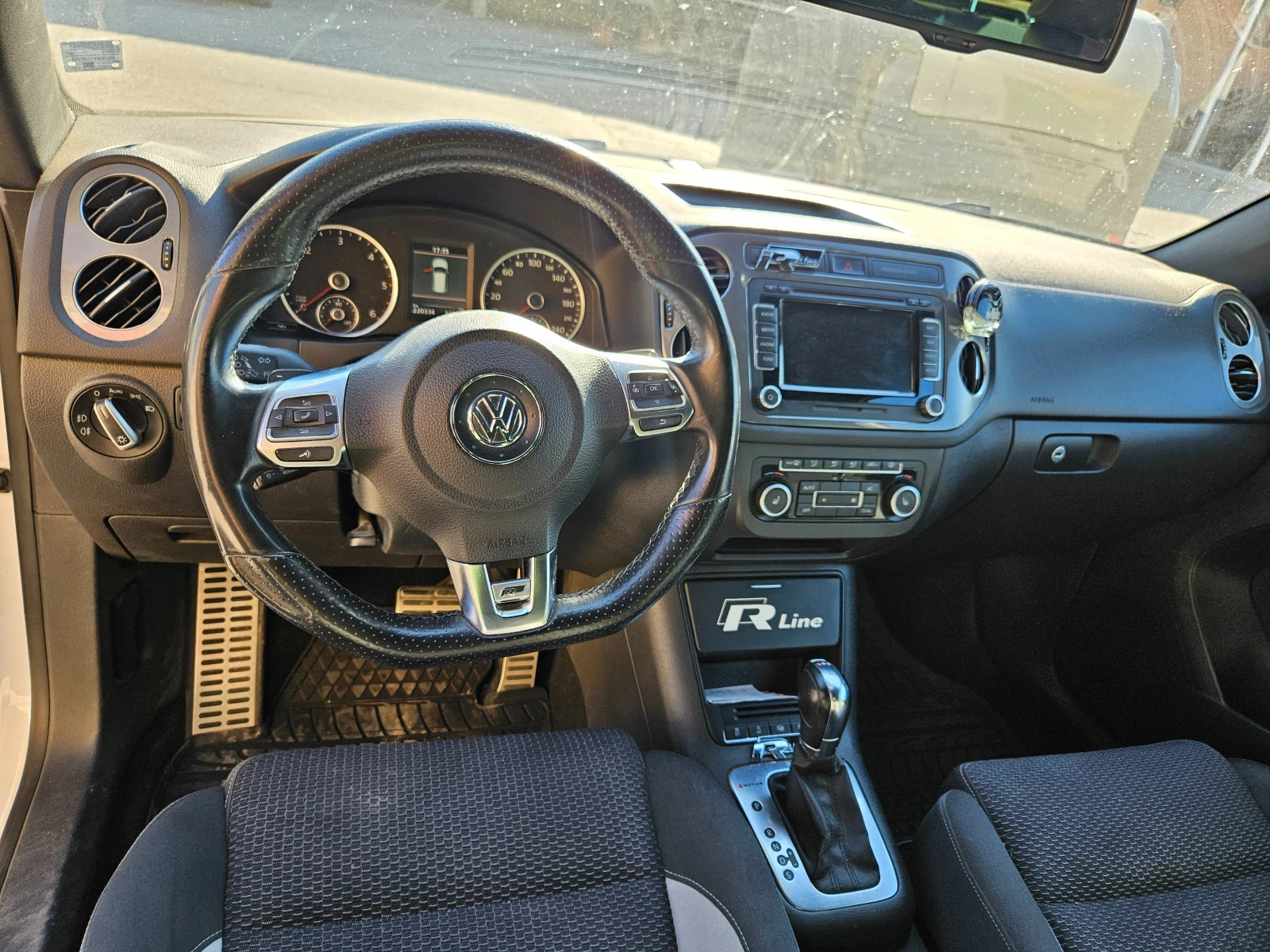 VW Tiguan, снимка 6 - Автомобили и джипове - 56641659