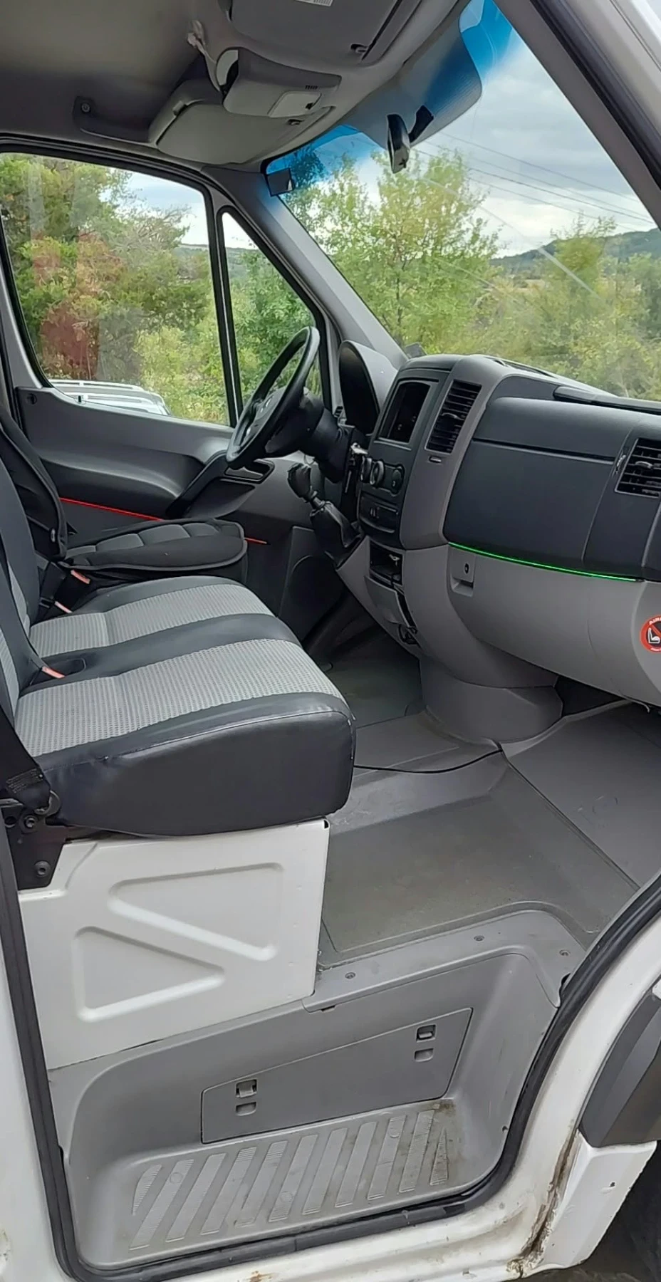 Mercedes-Benz Sprinter 211 2.2 CDI * OM646* 9Местен* Климатик* , снимка 5 - Бусове и автобуси - 56196448