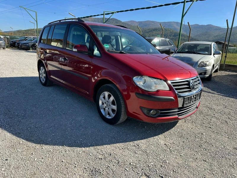 VW Touran 1.6 I 102kc 7местен, снимка 1 - Автомобили и джипове - 47691517