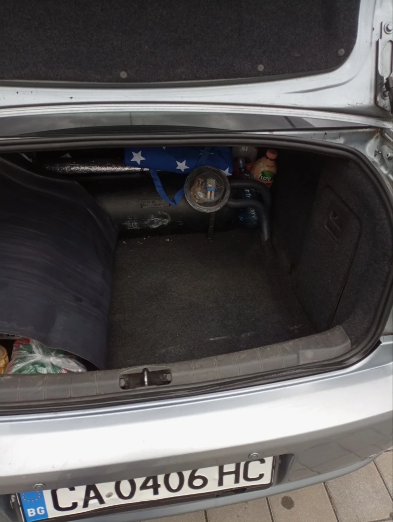 Opel Vectra 1, 6 бензин/газ, снимка 11 - Автомобили и джипове - 52833612