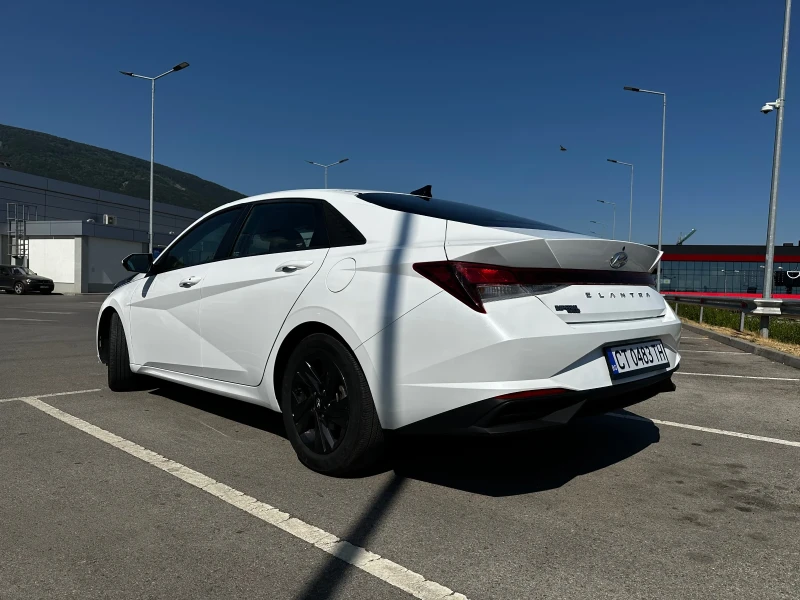 Hyundai Elantra 2.0 DOHC, снимка 4 - Автомобили и джипове - 52416705