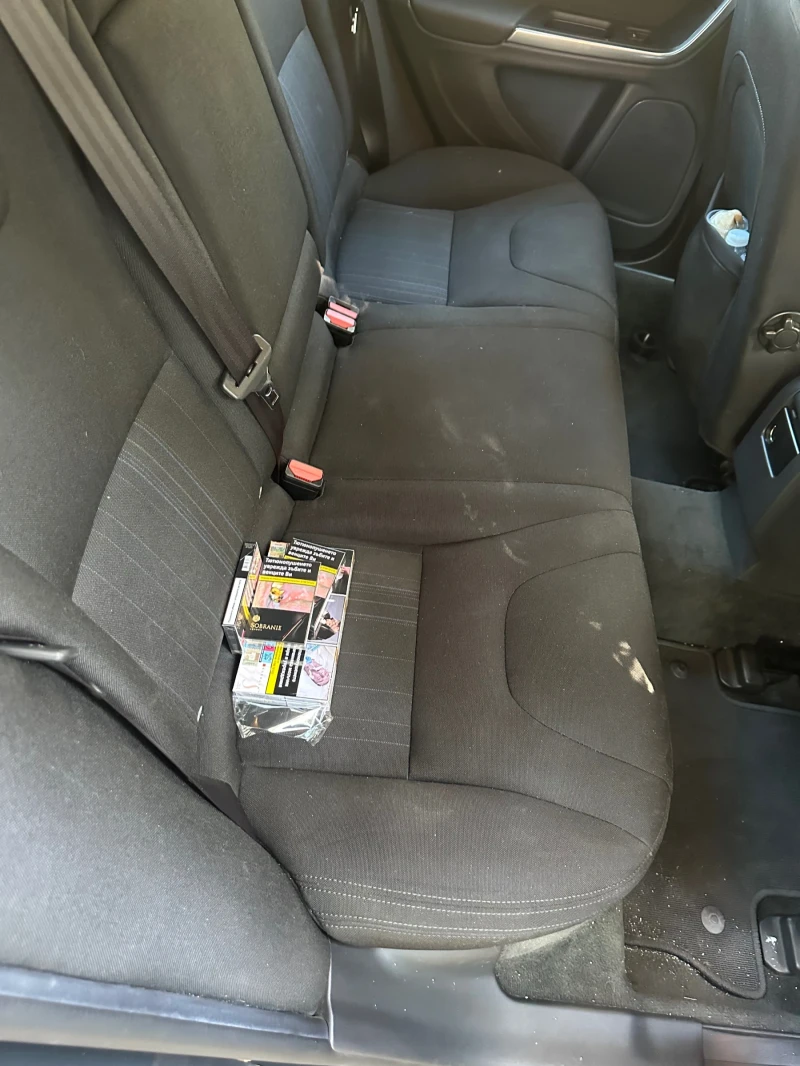 Volvo V60 2.0 D3 Автомат, снимка 7 - Автомобили и джипове - 52908190