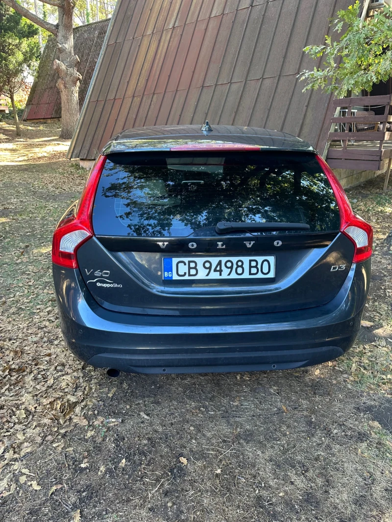 Volvo V60 2.0 D3 Автомат, снимка 4 - Автомобили и джипове - 52908190
